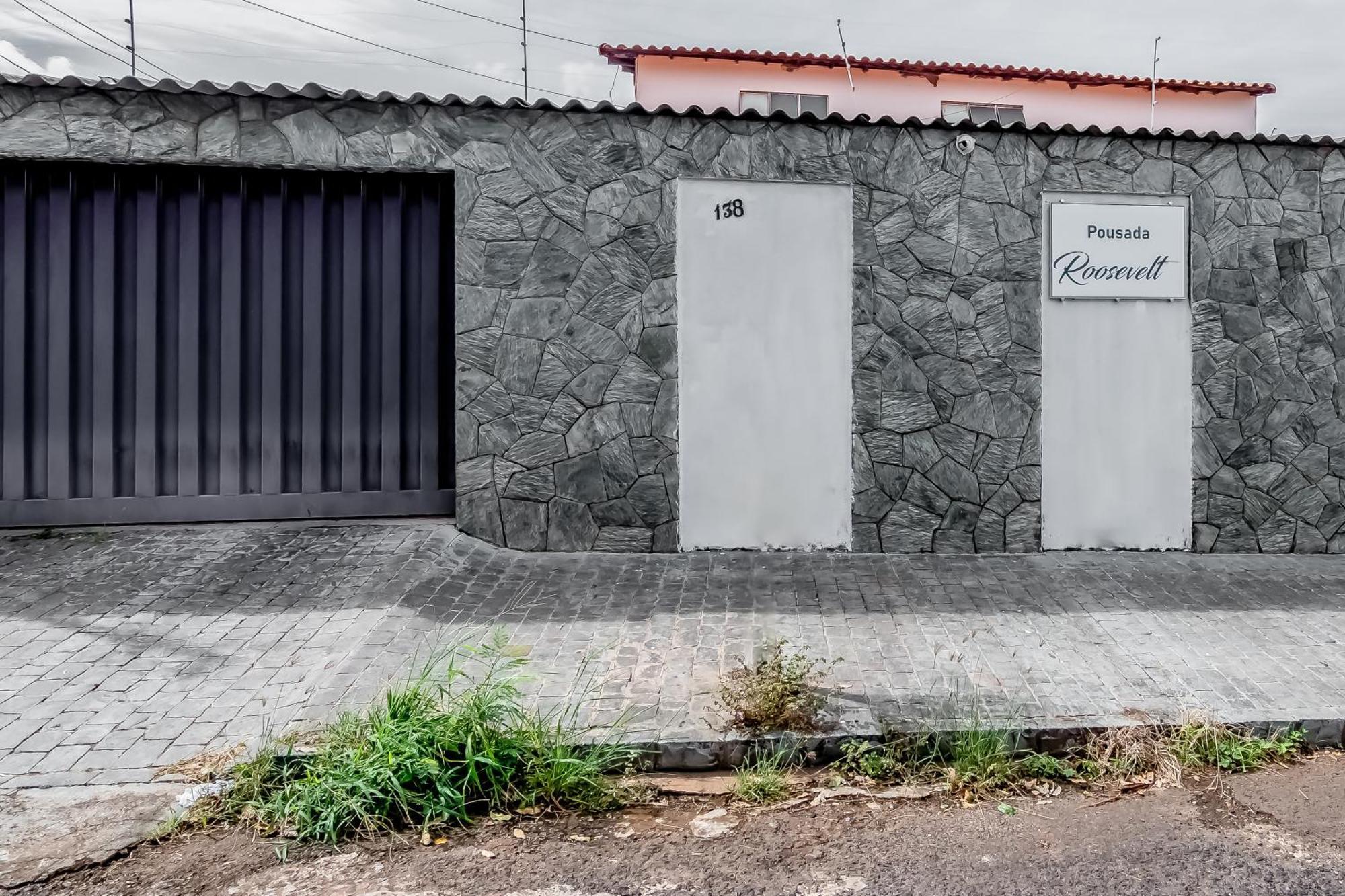 Pousada Roosevelt Quarto 04 - Pousada Central Prox Rodoviaria E Dist Industrial Hotel Uberlandia Exterior photo